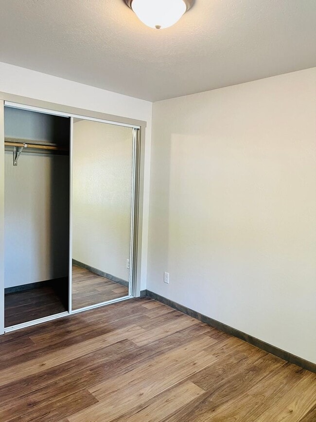 Building Photo - 5333 Rogue River Hwy