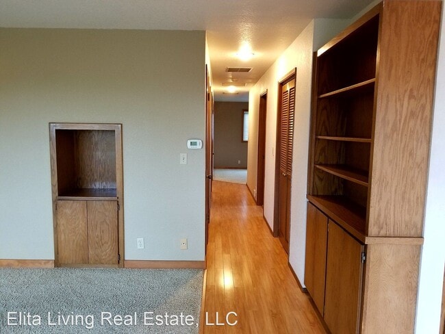 Building Photo - 2 br, 2 bath House - 4709 Phinney Ave N