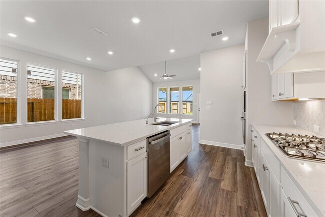 Building Photo - 28938 Hauter Wy