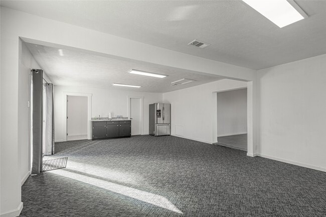 Building Photo - 1805 Ave Q