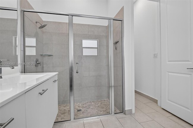 Building Photo - 4574 SW 173rd Ave