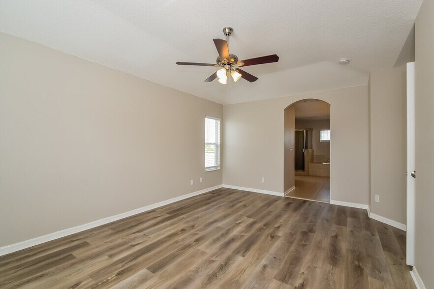 Building Photo - 405 Stone Briar Dr