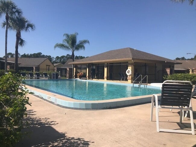 Building Photo - Charming 2-Bed, 2-Bath Home with Vaulted Ceilings & Pool View!