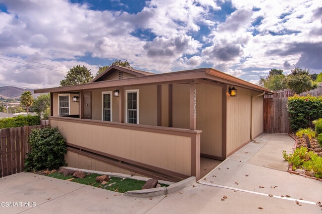 Building Photo - 2905 Foothill Dr