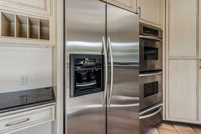 Building Photo - Spacious Saratoga Home with Great Outdoor ...
