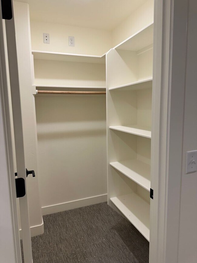 Building Photo - 1583 N Ravens Best Cir