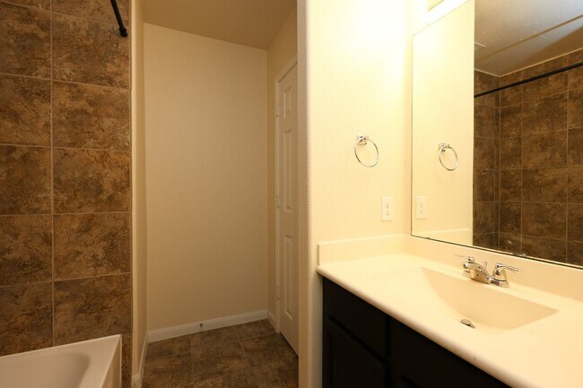 Building Photo - 4155 Falvel Cove Dr