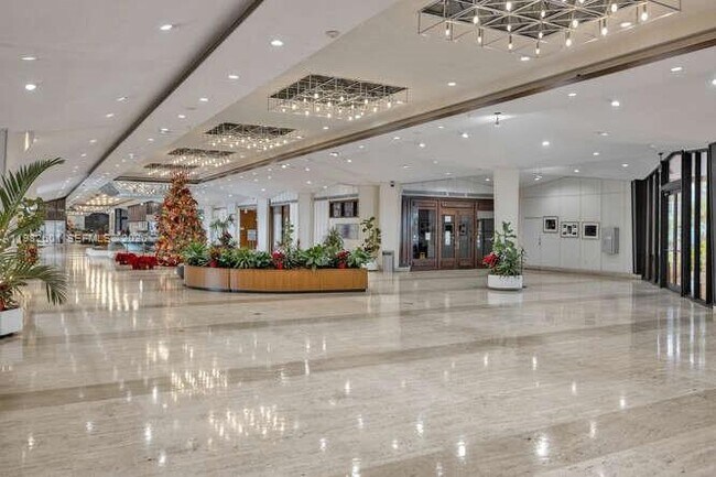 Building Photo - 801 Brickell Bay Dr