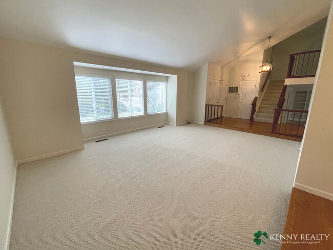 Building Photo - Large 3 Bedroom, 2.5 Bathroom, Great Neigh...