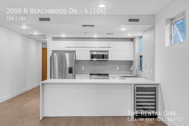 Building Photo - 2000 Beachwood Dr