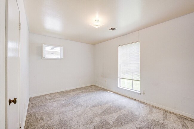 Building Photo - 7214 Mobud Dr