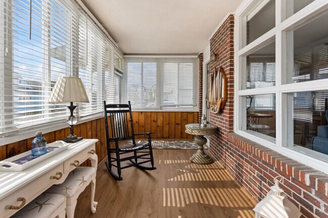 Building Photo - 12 Harris Ave