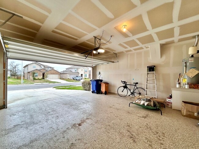 Building Photo - 2120 Alamo Heights Ave