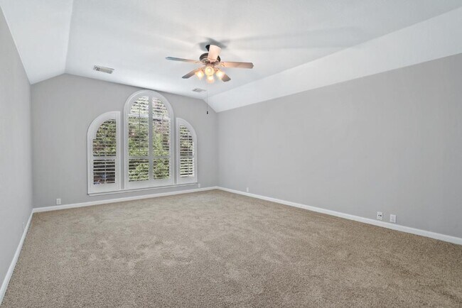 Building Photo - 10724 Thoroughbred Dr