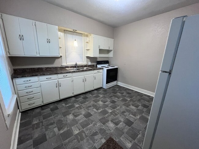 Building Photo - 3117 S Harrison St