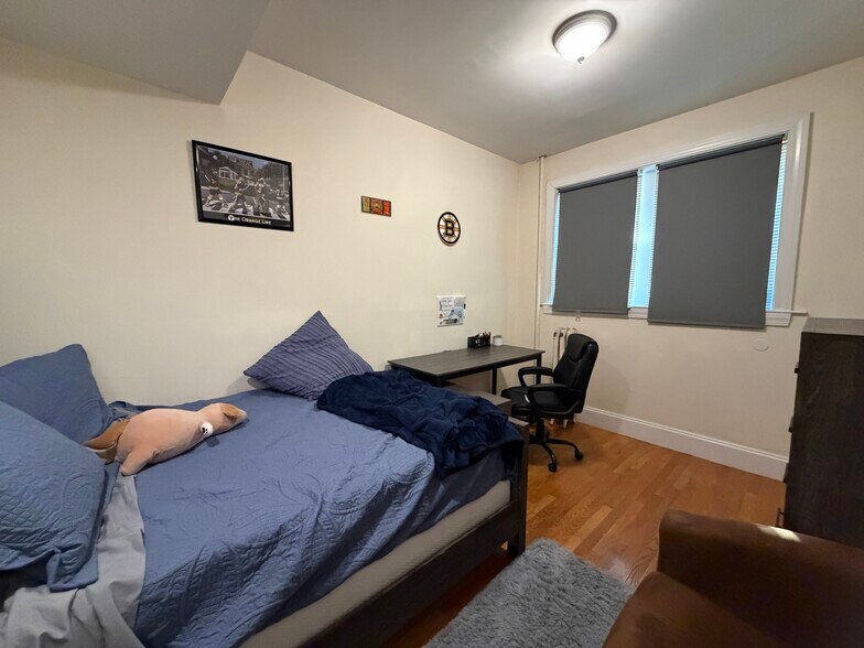 Building Photo - 56 Egmont St