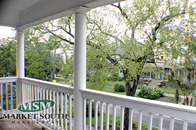 Building Photo - *APPLICATION PENDING!* DOWNTOWN EAST HENRY...