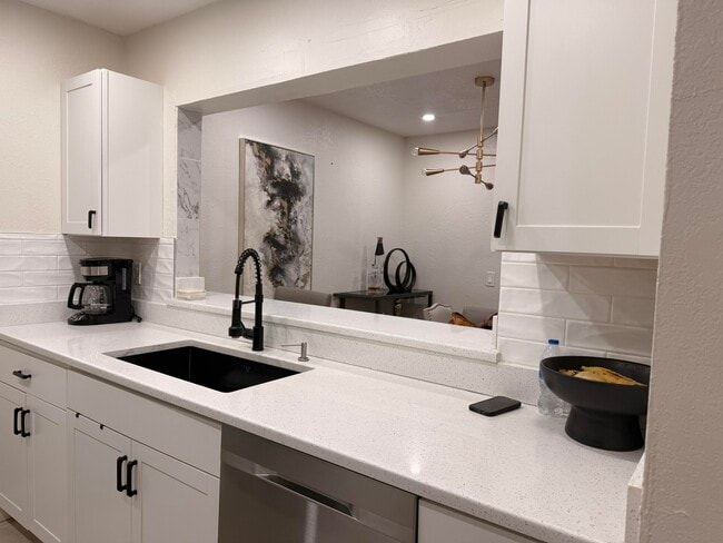 Building Photo - 5130 Elmhurst Rd