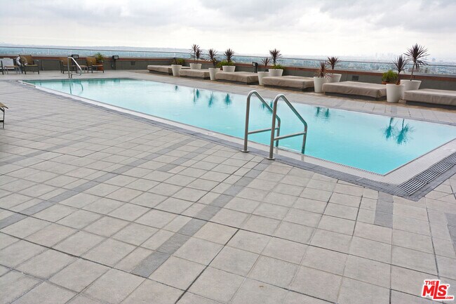 Building Photo - 1100 Wilshire Blvd