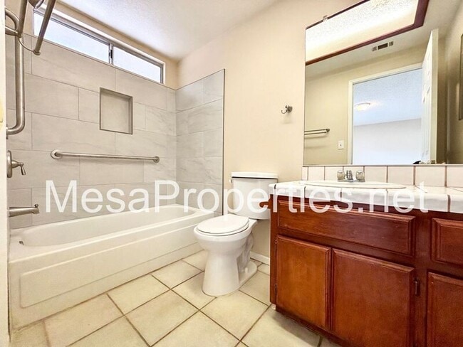 Building Photo - 16578 Odell Ave
