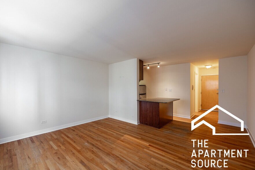 Building Photo - 628 W Wrightwood Ave