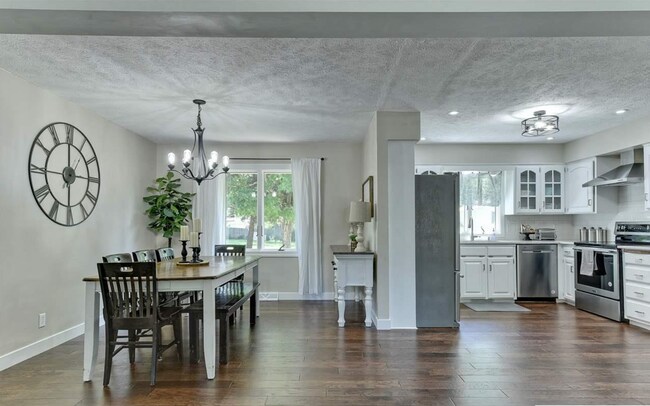 Building Photo - 4 Bedroom in Eldorado!!