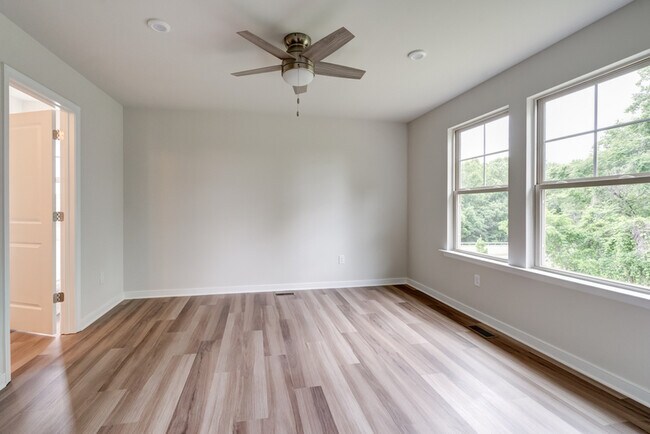 Building Photo - 305 Northfield Hts Ln