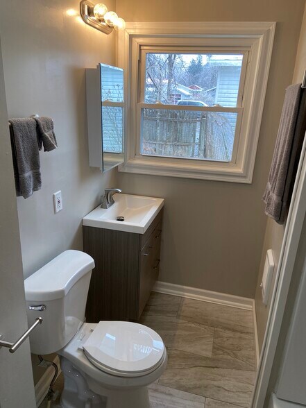 Building Photo - 986 Tritt Dr