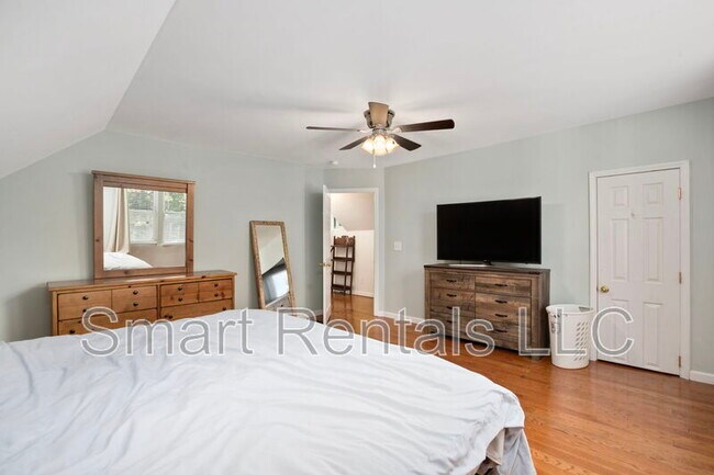 Building Photo - 7221 South St