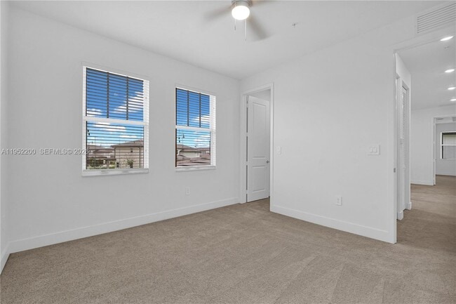 Building Photo - 4422 SW 122nd Ter