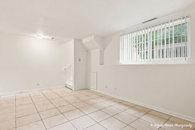 Building Photo - 259 W Whispering Oaks Ln