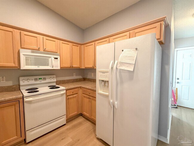 Building Photo - 8005 Stonebrook Dr