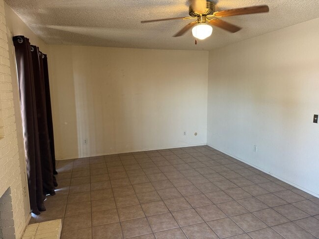 Building Photo - Visa Del Valle Townhome with Community Poo...