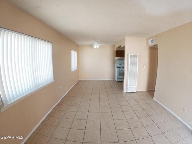 Building Photo - 2403 Red Sails Dr