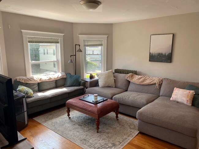 Building Photo - WOW!!!!  NO FEE!!  GORGEOUS 4 BED/2 BATH APARTMENT IN BRIGHTON'S OAK SQUARE AVAIL 9/1