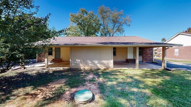 Building Photo - 8614 Burleson Ln