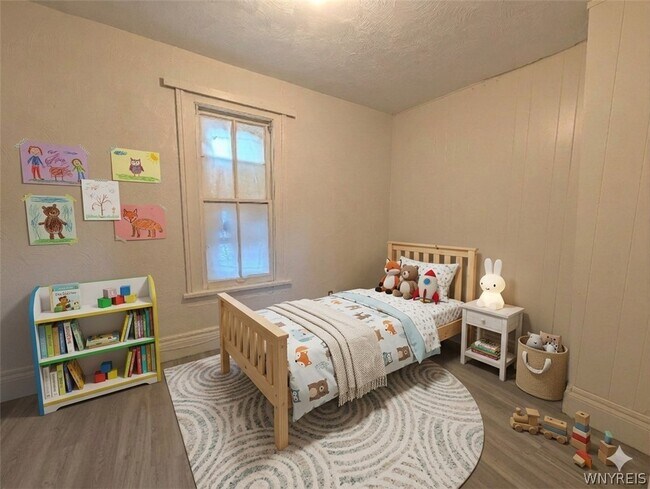 Building Photo - 616 7th St