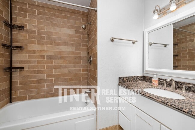 Building Photo - 4801 Papaya Dr