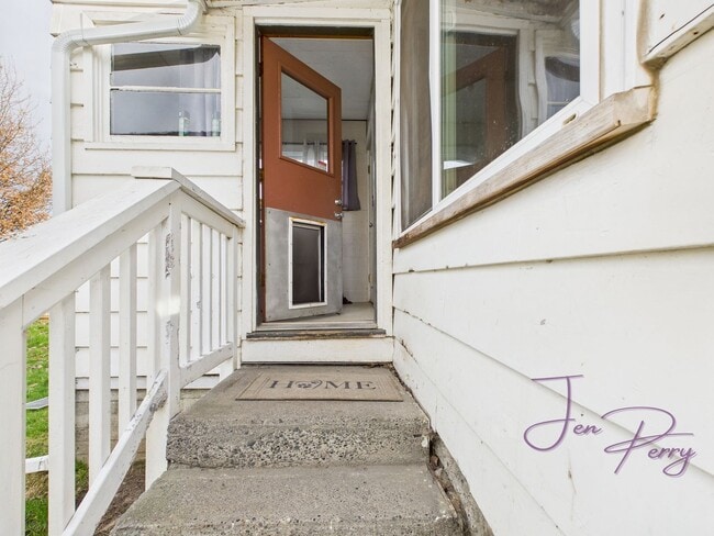 Building Photo - Two Bedroom One Bath House for Rent in Everson with Detached Garage