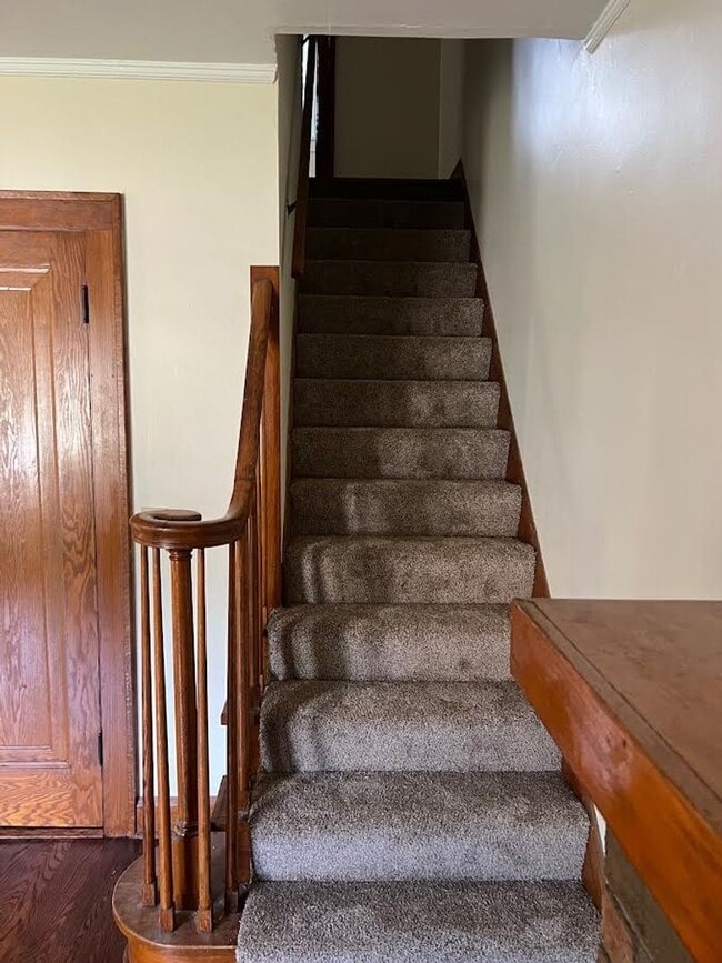 Building Photo - 453 E Kline St