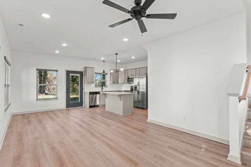 Building Photo - 313 W Broad St