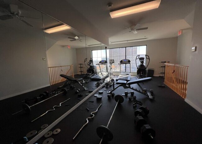 Building Photo - 1209 Summit Ave