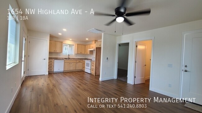 Building Photo - 1654 NW Highland Ave