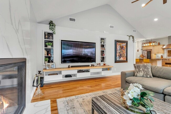 Building Photo - 21 Buttonwood Dr