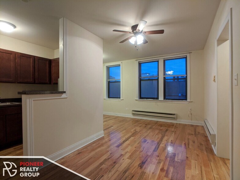 Building Photo - 818 W Diversey Pky