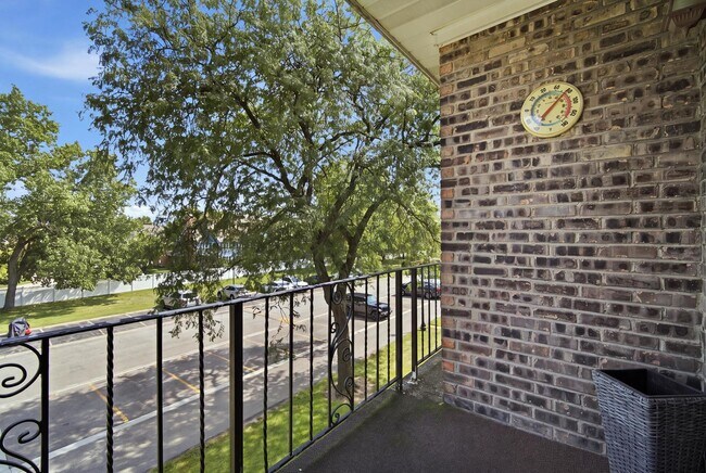 Building Photo - 1531 N Windsor Dr