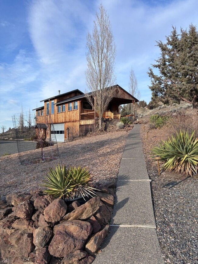 Building Photo - Peaceful Terrebonne Living Near Steelhead Falls, Unbelievable Views!