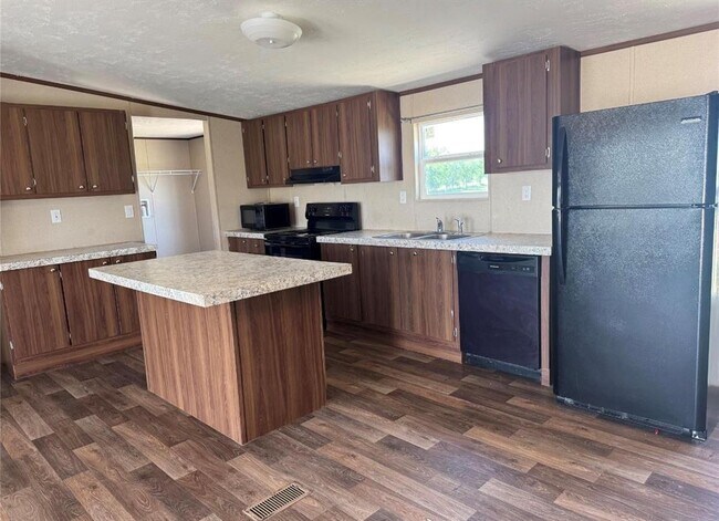 Building Photo - 104 Dockal Dr
