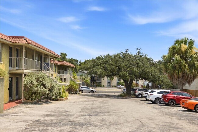 Building Photo - 2302 East Side Dr