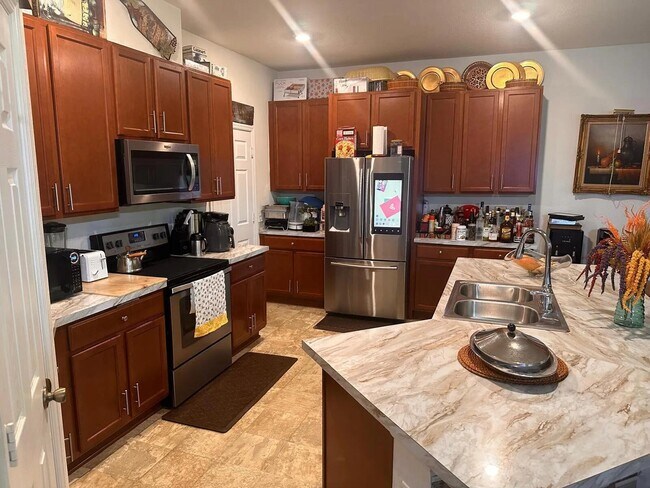 Building Photo - 5775 NW Pine Trail Cir
